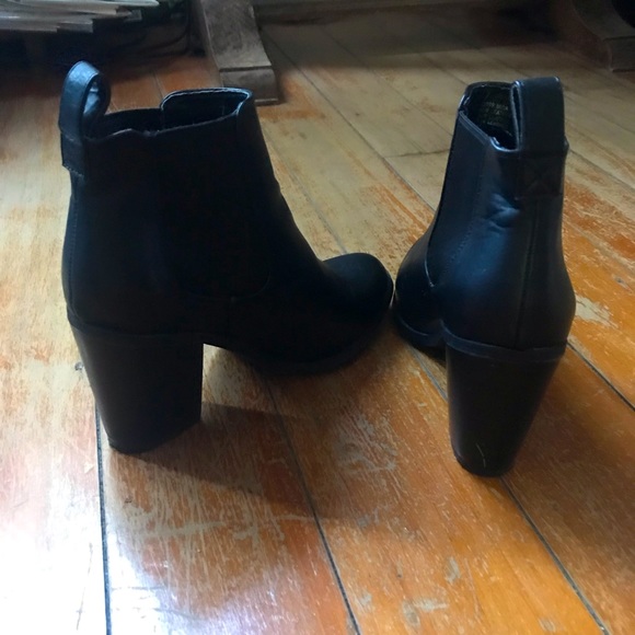 Lipstick Jada Ankle Boots - Picture 3 of 10